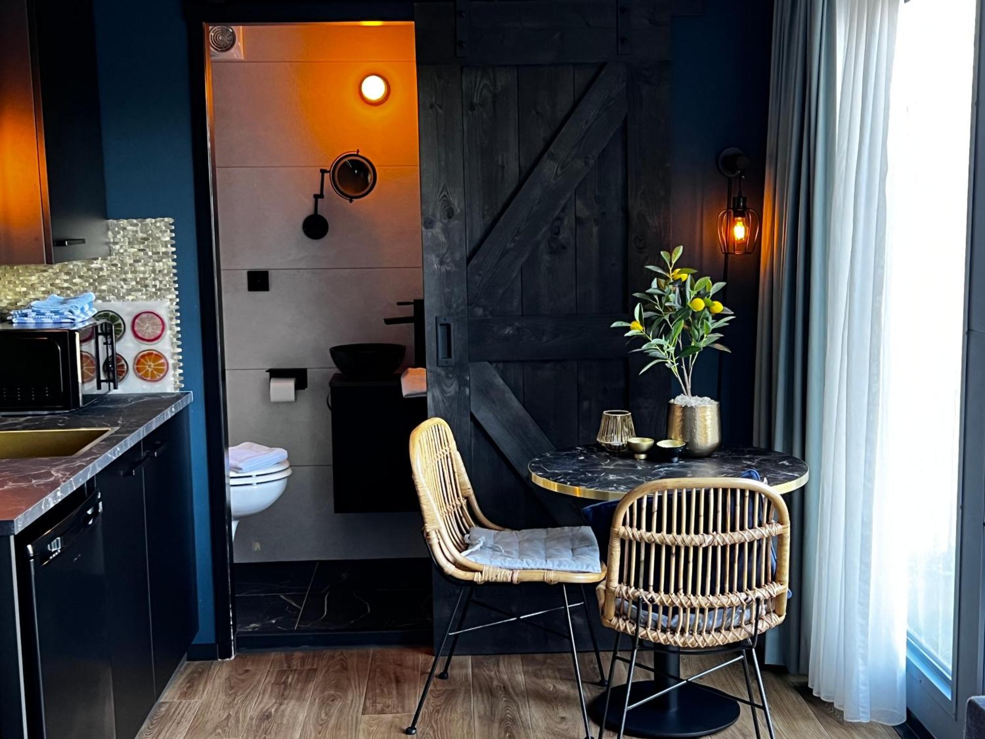 B&B Prive Tiny House Bij Zee Стеллендам Экстерьер фото