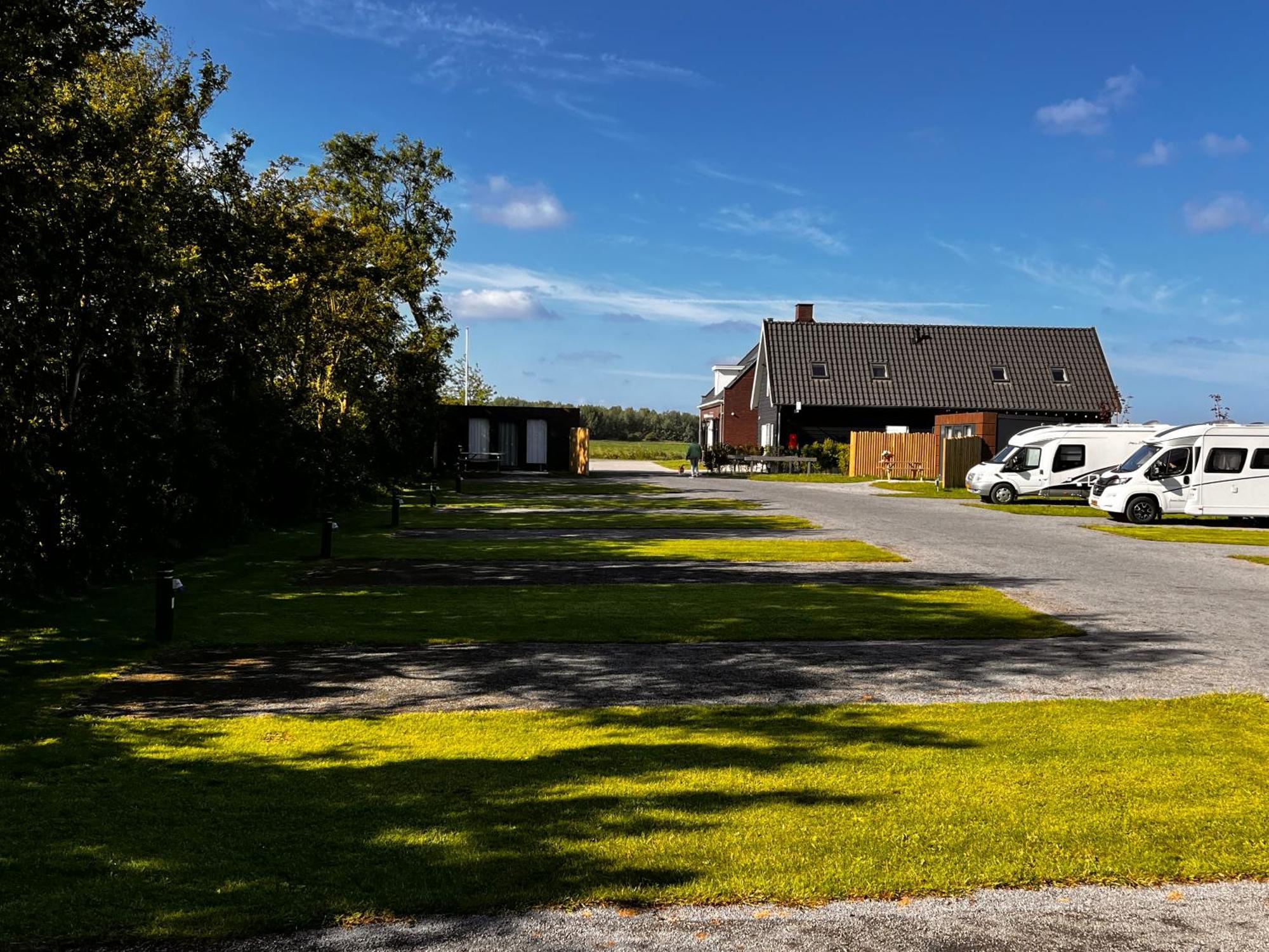 B&B Prive Tiny House Bij Zee Стеллендам Экстерьер фото